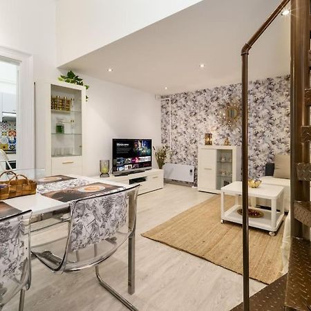 Ruin Bar-Loft Design Home Budapesta Exterior foto